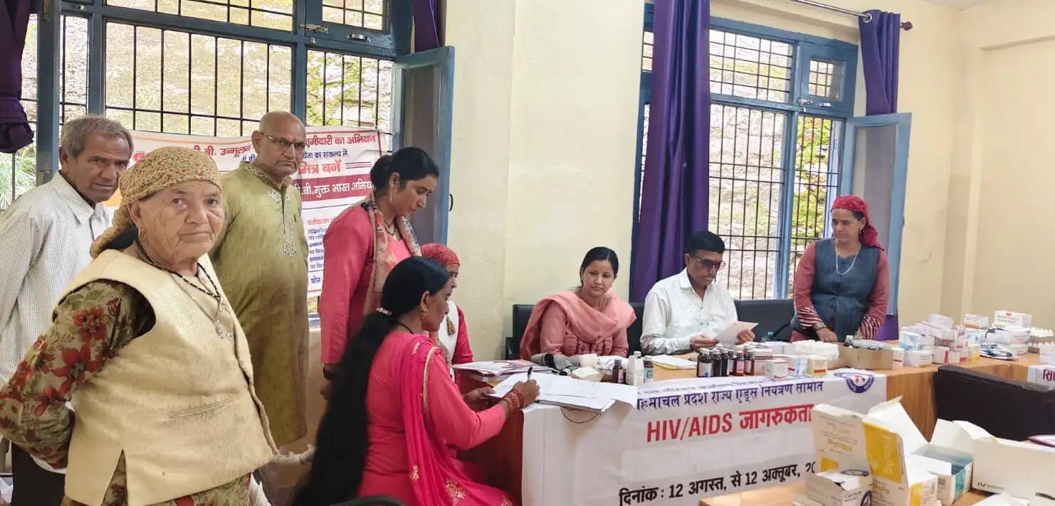 आयुष्मान आरोग्य शिविर में 80 लोगों की स्वास्थ्य जांच की, 72 लोगों के किए गए एक्स-रे