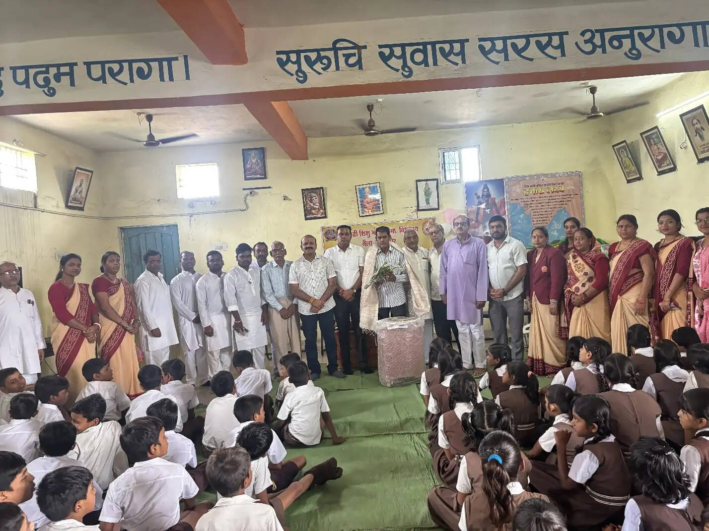 सरस्वती शिशु मंदिर में शाला प्रवेश उत्सव: हरि लीला ट्रस्ट ने बढ़ाया उत्साह, संगीत गतिविधियों के लिए भेंट किए वाद्य यंत्र
