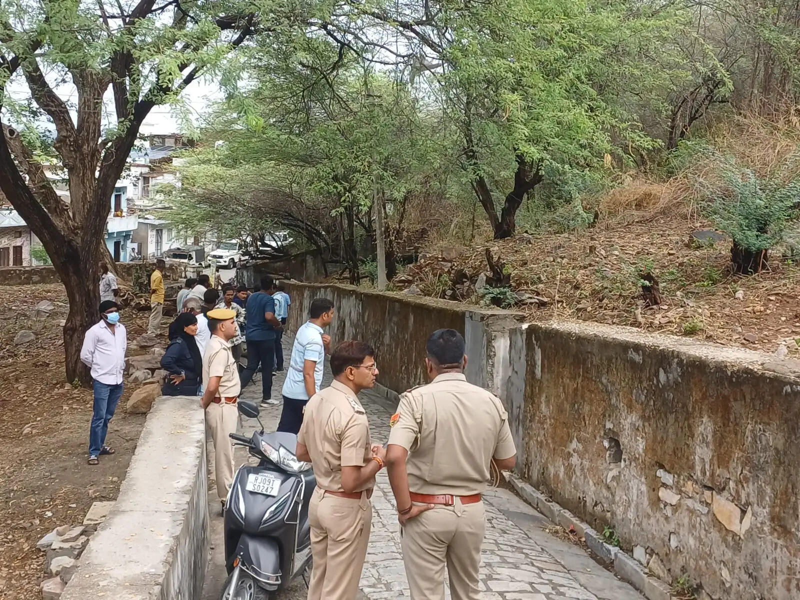 चित्तौड़ दुर्ग की तलहटी में पाड़नपोल झरने के पास युवती की हत्या, चार दिन पुराना नग्न शव मिला
