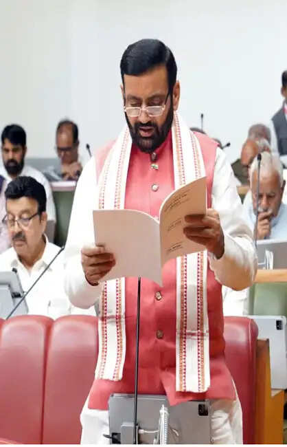 हरियाणा विधानसभा में दिवंगत पूर्व विधायकों, शहीद जवानों और हादसों में जान गंवाने वालों को दी श्रद्धांजलि