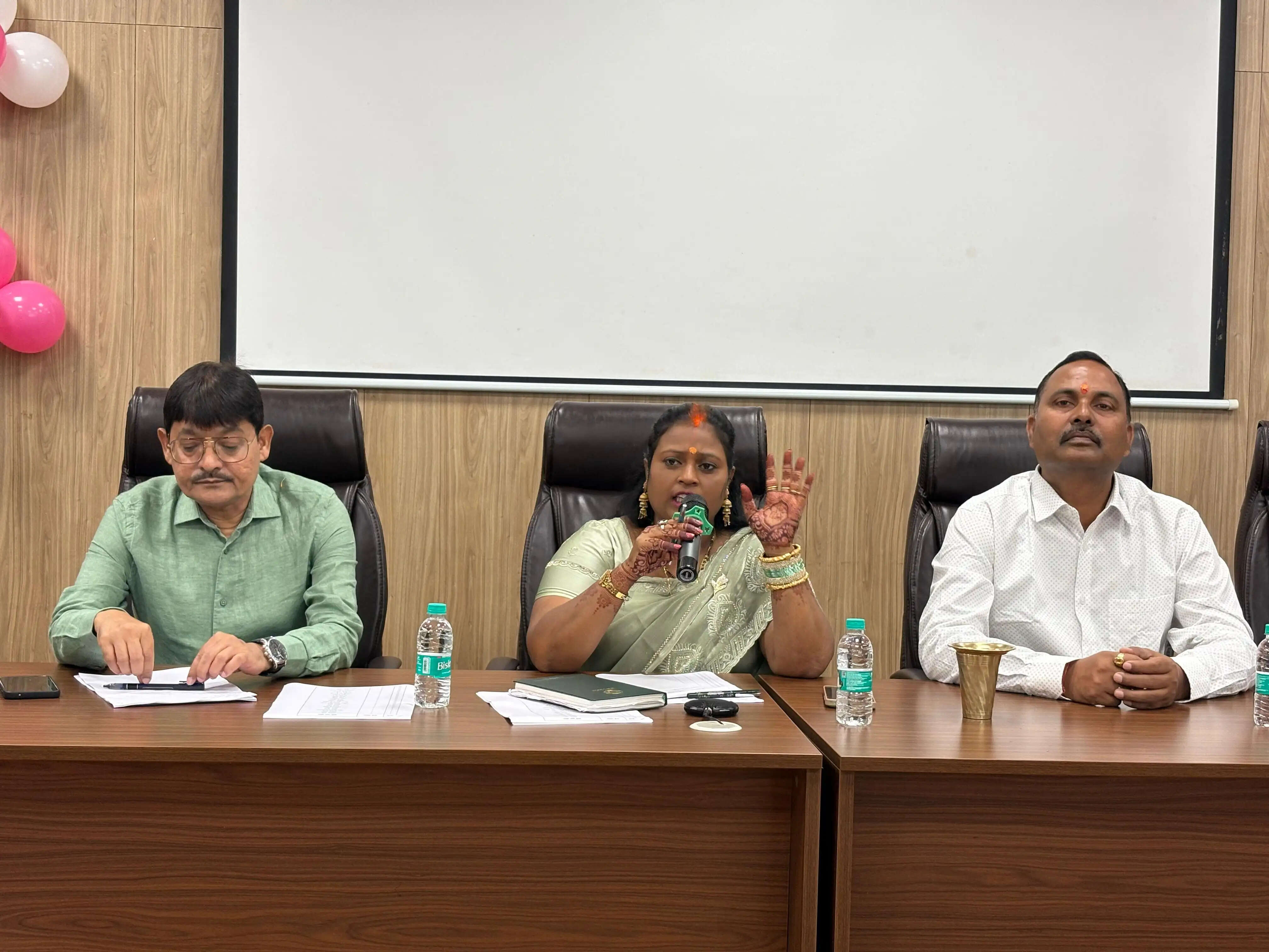 करमा पूजा पर मेयर ने दिया अखड़ा की साफ-सफाई और प्रकाश की व्यवस्था का निर्देश