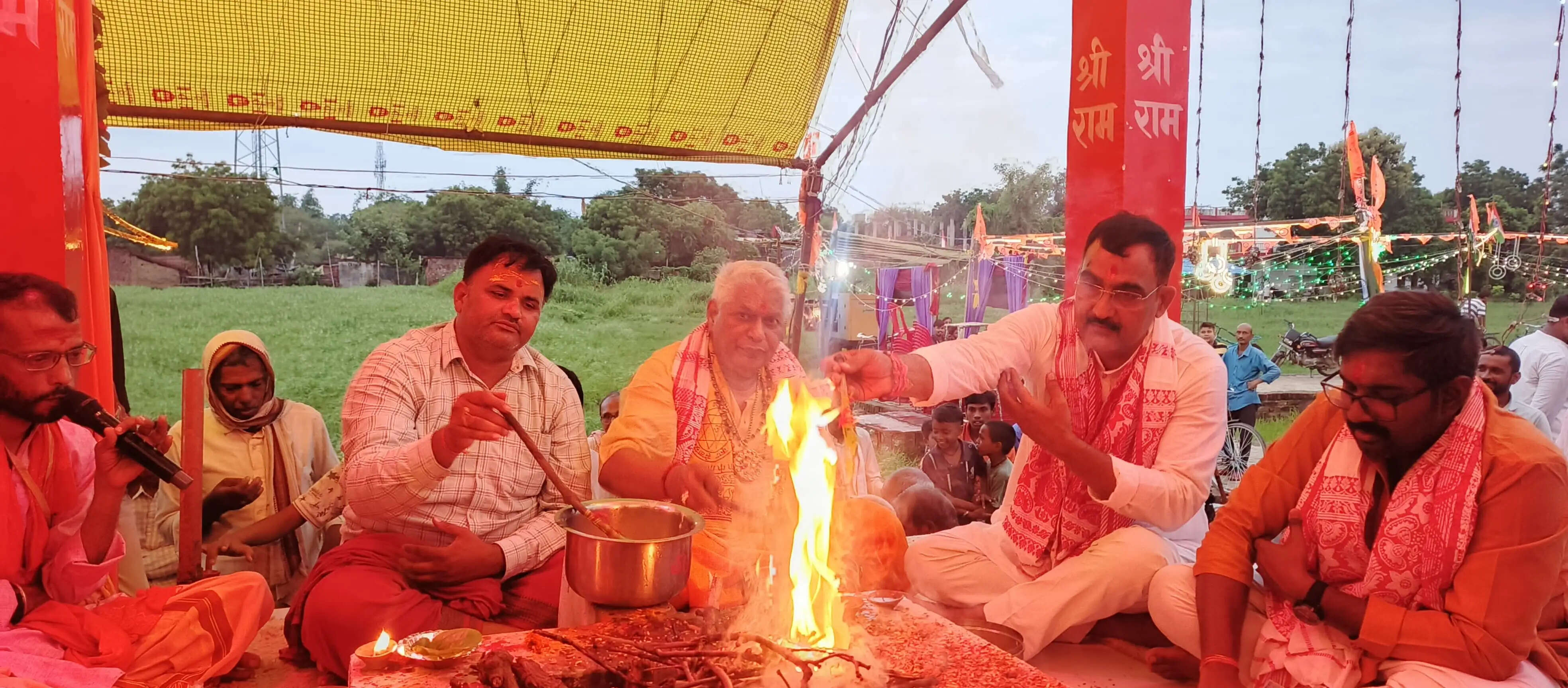 राम कथा के समापन पर भक्तों ने लगाए जयकारे, हवन-पूजन के बाद हुआ प्रसाद वितरण