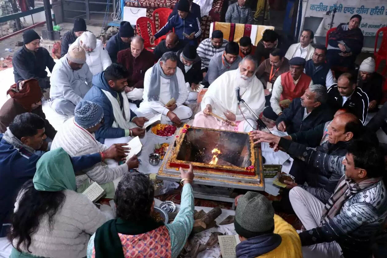 हिसार : गीता मनीषी स्वामी ज्ञानानंद ने गोशाला में किया गीता-यज्ञ