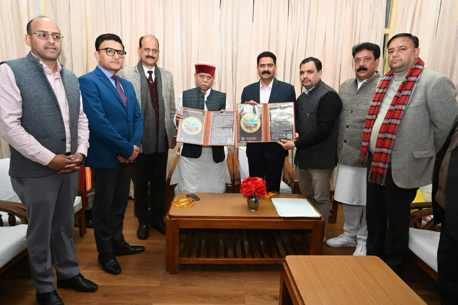 मंडी : 500 वर्षों की ऐतिहासिक विरासत स्मारक प्रतीक चिन्ह का विमोचन