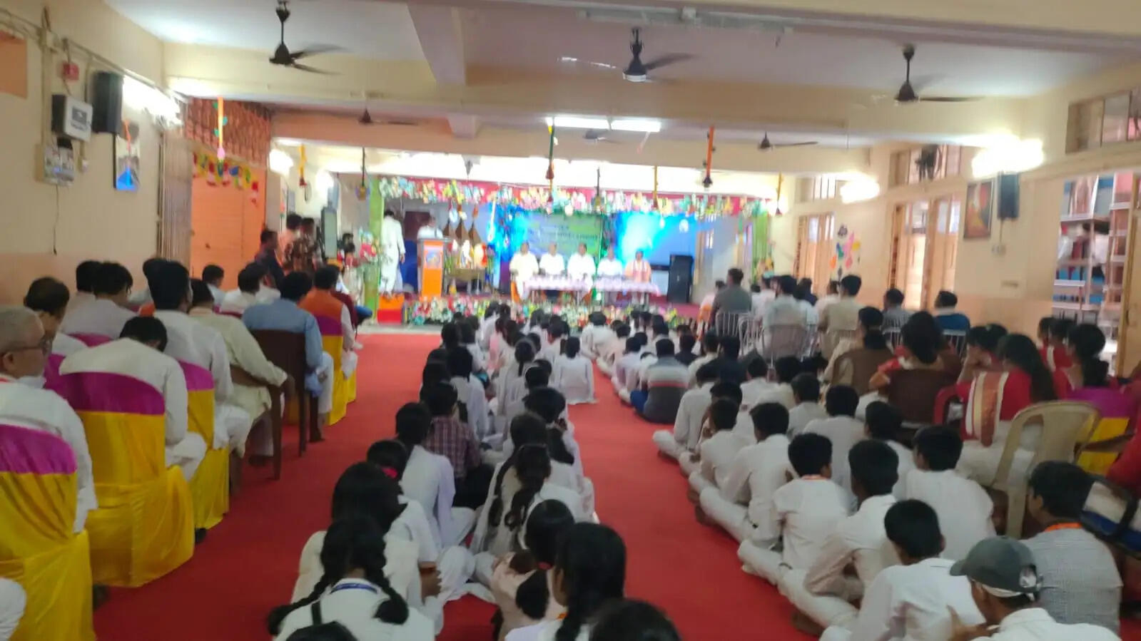 गणित-विज्ञान मेले में सांसद ने की बच्चों की प्रतिभा की सराहना