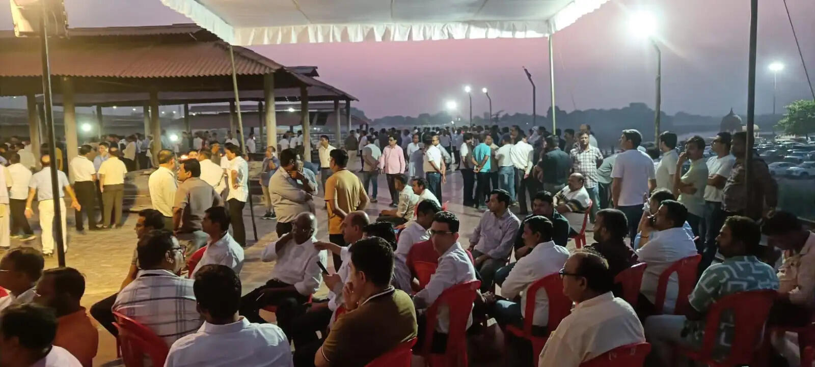 उमड़ा जनसैलाब, अम्बरीष श्रीवास्तव को नम आंखों से दी गई अंतिम विदाई