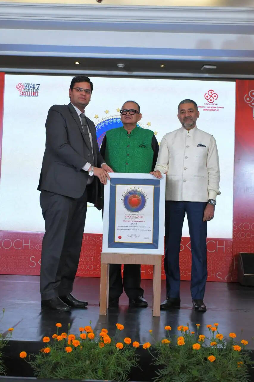 खेल स्टेडियम निर्माण की नवाचारी पहल पर डीएम स्कॉच अवॉर्ड से सम्मानित