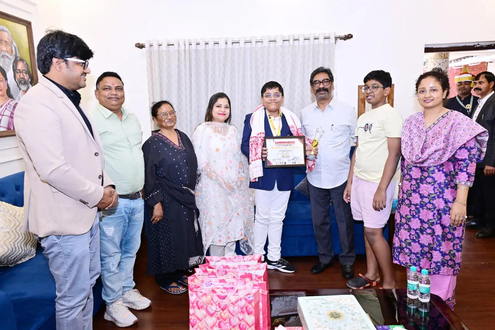 राष्ट्रमंडल शतरंज स्वर्ण पदक विजेता अधिराज मित्रा ने मुख्यमंत्री हेमन्त सोरेन से की मुलाकात