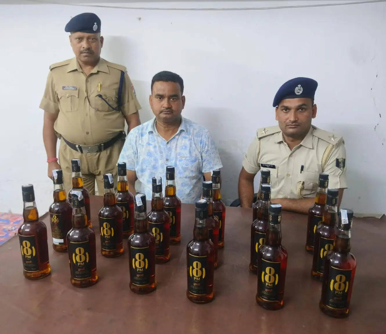 ट्रेन के कोच से लावारिस विदेशी शराब बरामद, अज्ञात के खिलाफ मामला दर्ज