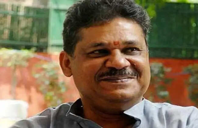 जबरन वसूली मामले में सीआईडी के समक्ष पेश हुए तृणमूल सांसद कीर्ति आजाद