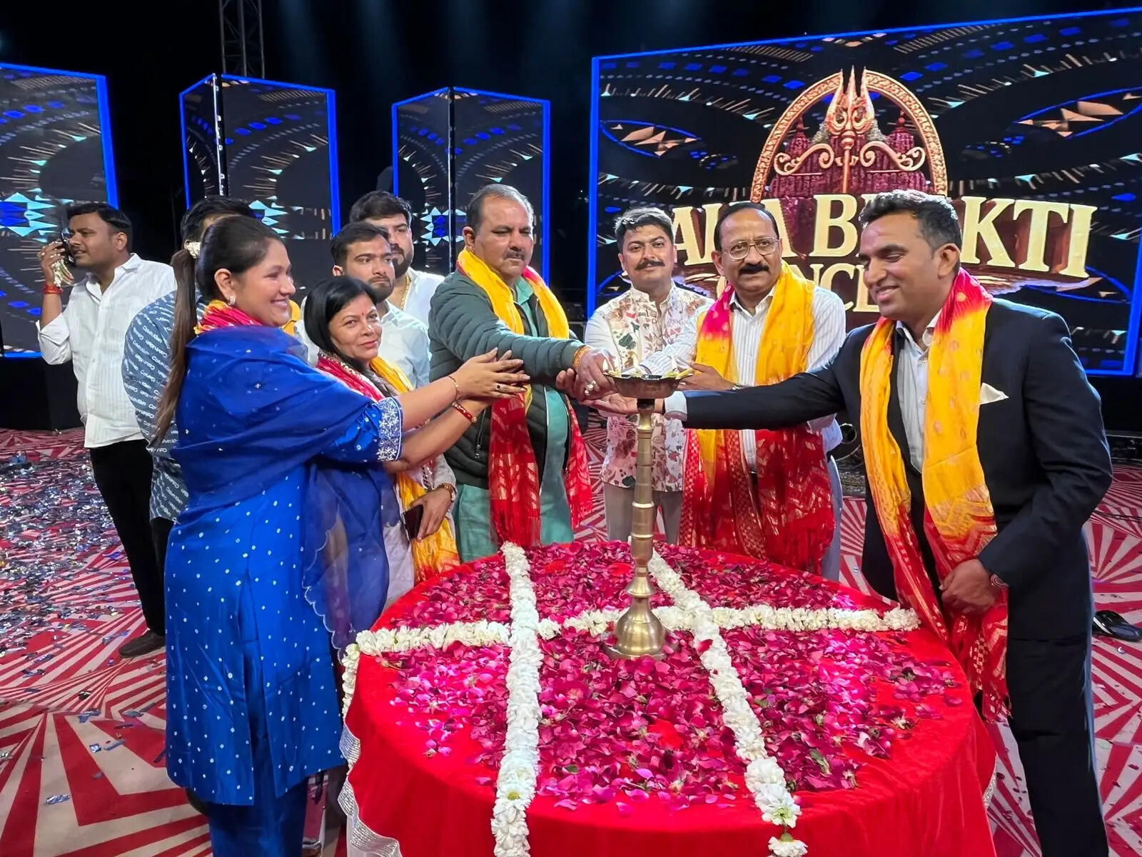 भक्ति रस के रंग में डूबी वीरांगना भूमि, साधो द बैंड टीम ने बांधा शमां