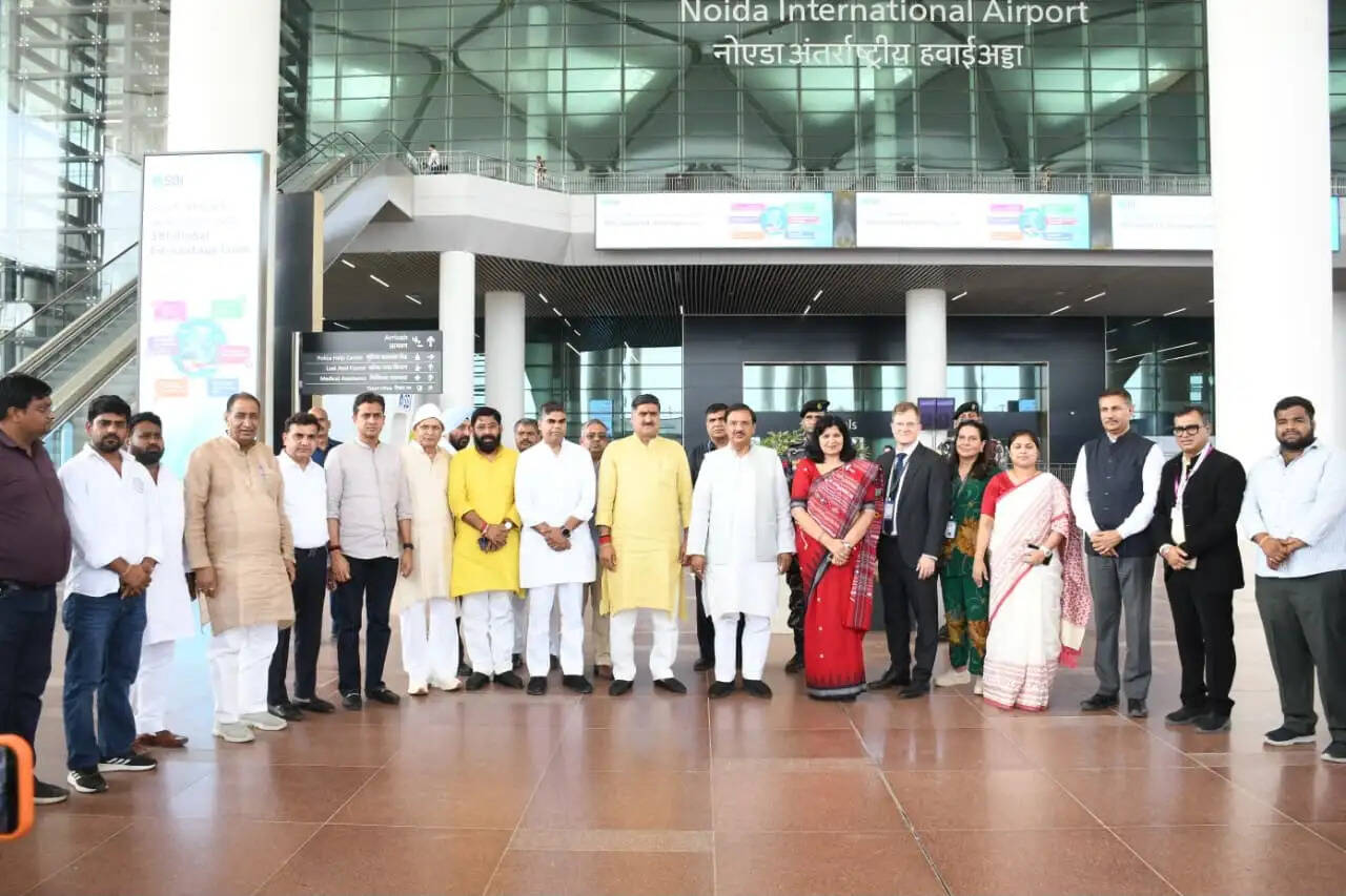लोकसभा की आवासीय कमेटी के अध्यक्ष और सदस्यों ने नोएडा एयरपोर्ट के विस्तार की तैयारियों पर की चर्चा