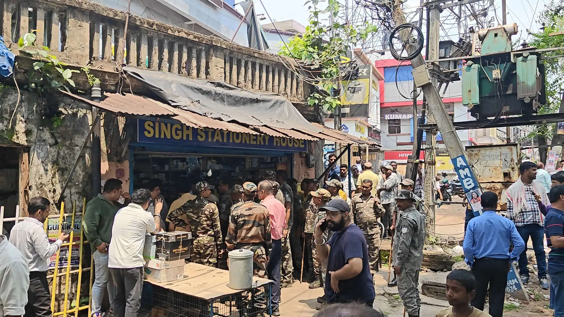 दुकान खाली कराने पहुंचा प्रशासन, नहीं खाली करा पाया कोई प्रतिष्ठान