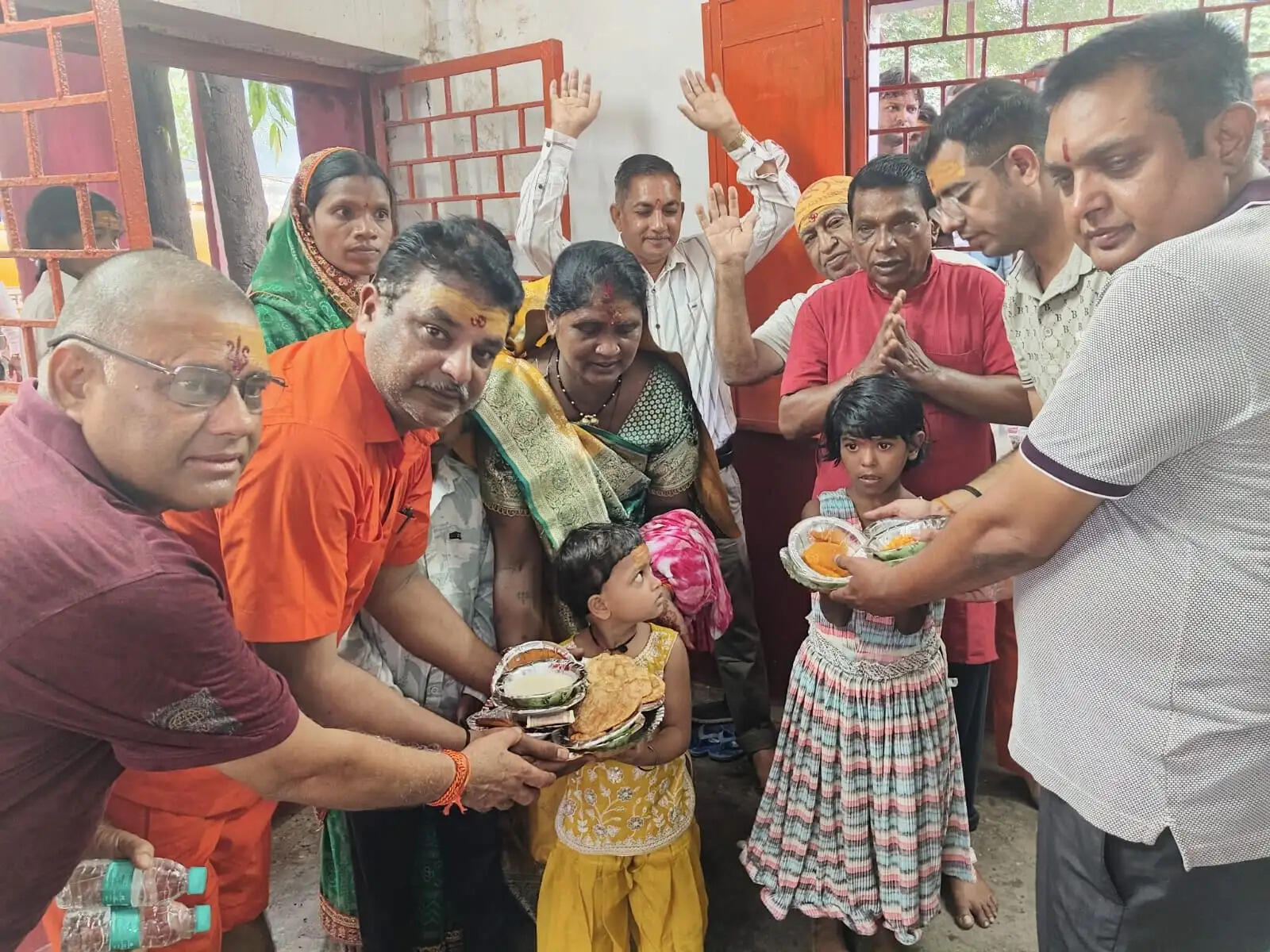 सावन के पहले सोमवार शिवमय हुआ कोयलांचल, कनकेश्वर धाम में उमड़ा जनसैलाब, भोलेनाथ के जयघोष से गूंजे शिवालय