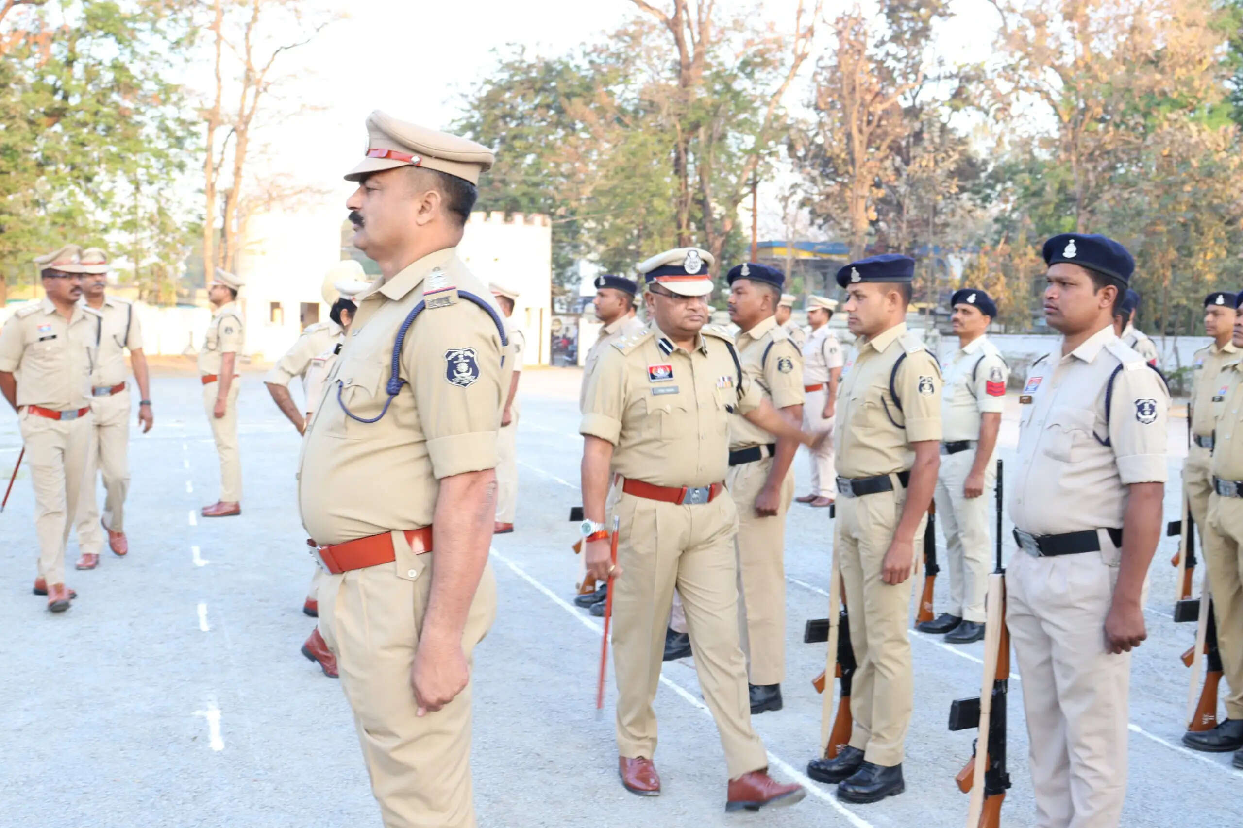 अंबिकापुर रक्षित केंद्र में जनरल परेड, डीआईजी राजेश अग्रवाल ने ली सलामी