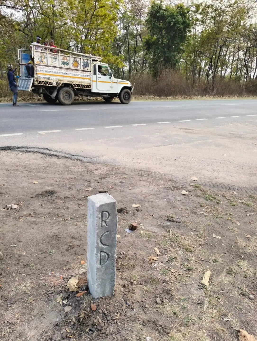 पुराने एनएच और 10 स्टेट हाईवे सड़क का हो रहा सीमांकन