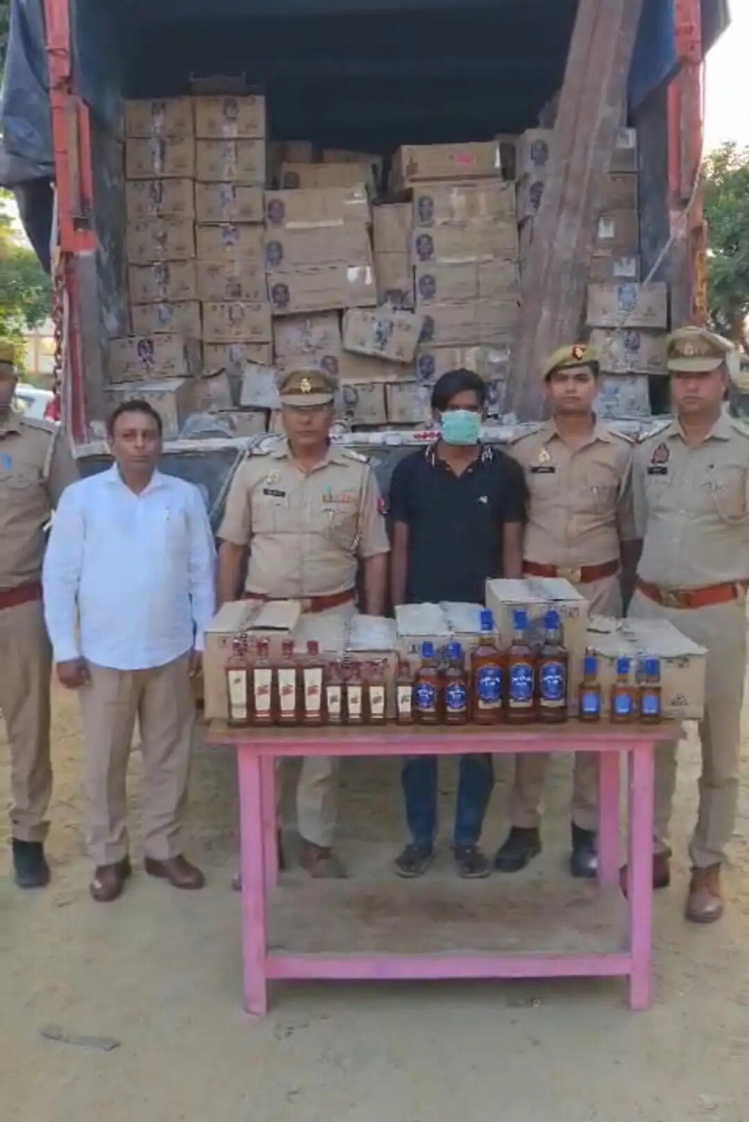 बिजनौर में 55 लाख की अवैध शराब बरामद, ट्रक चालक गिरफ्तार