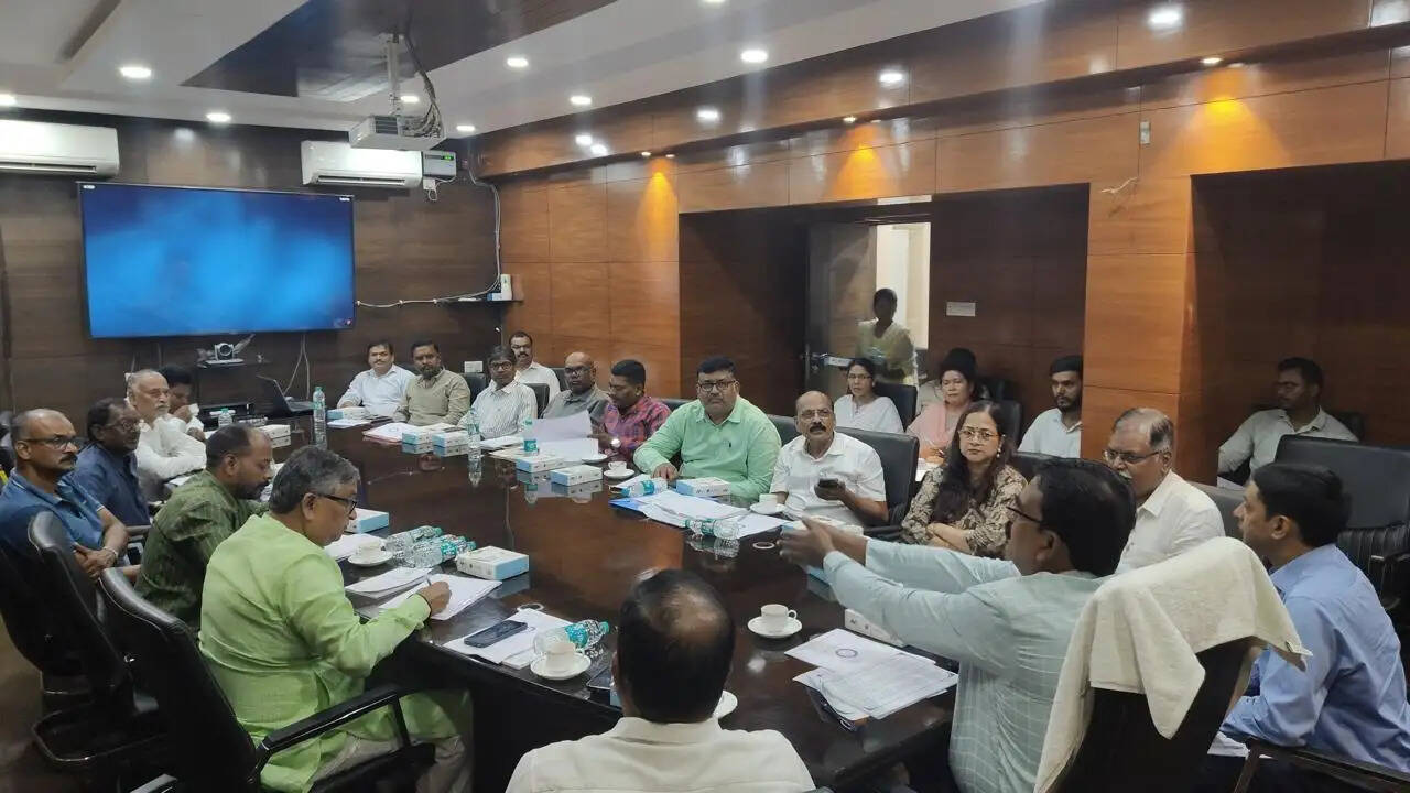 सर्वदलीय बैठक में कांग्रेस ने कई बूथों पर बीएलए-2 को मतदाता ड्राफ्ट सूची नहीं मिलने का उठाया मुददा