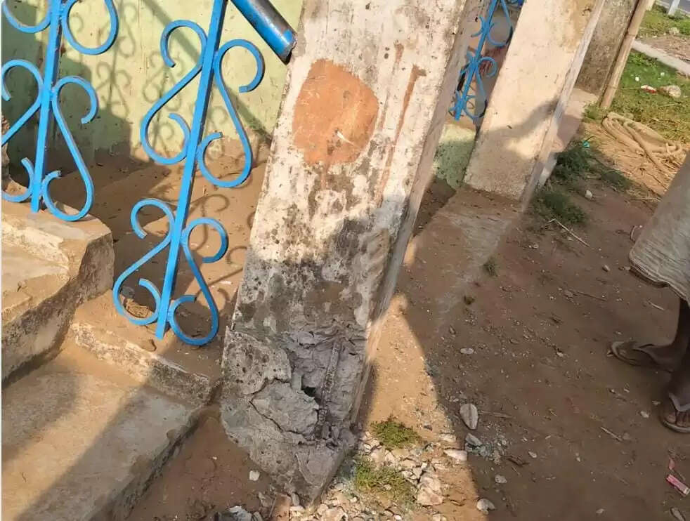 एनएच-131 पर अनियंत्रित बोलेरो घर में घुसी, पांच लोग घायल