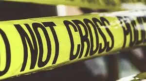 प्रेमी संग भागी पत्नी की पति ने की पुलिस की मौजूदगी में चाकू मारकर हत्या