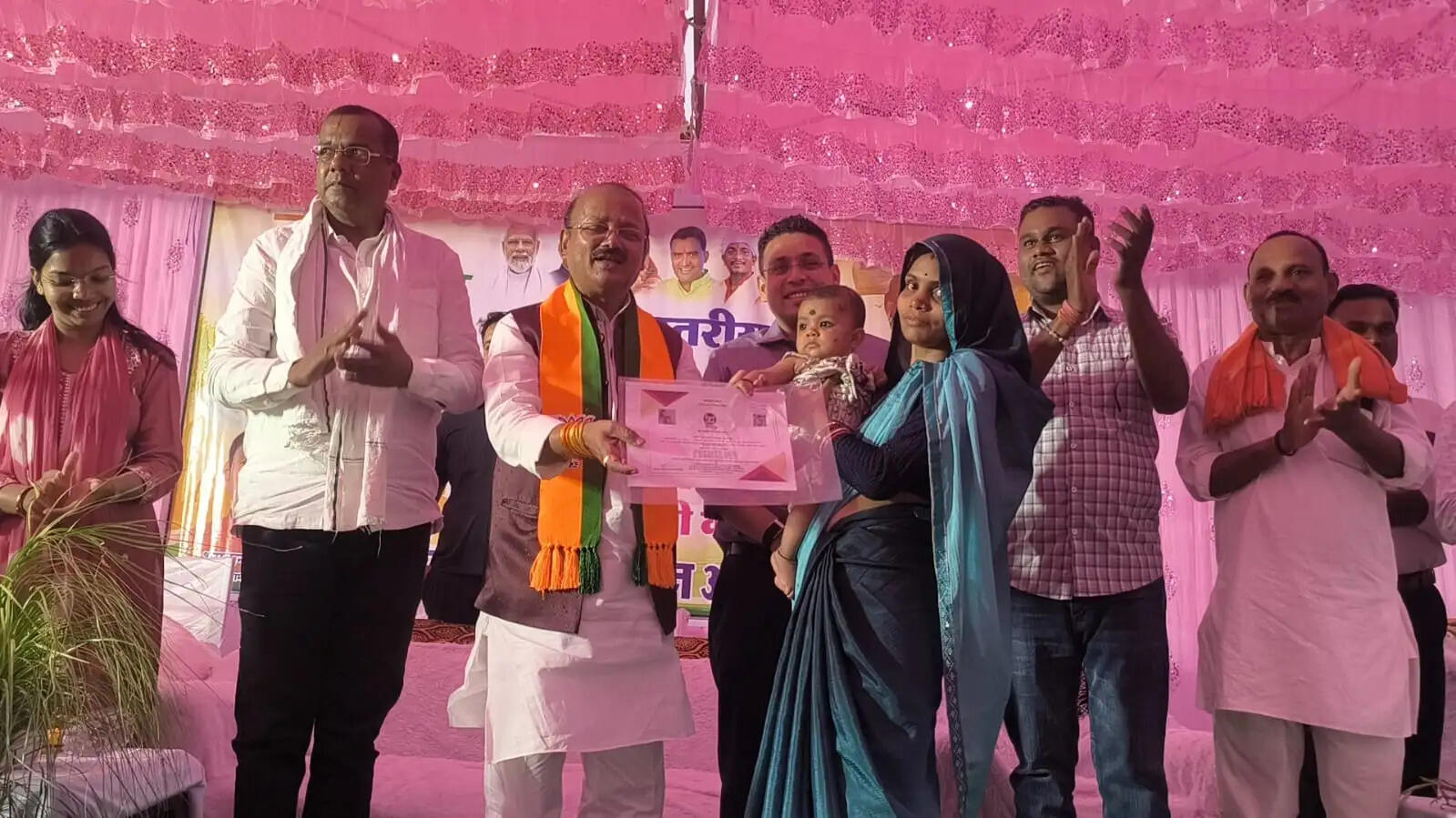 पात्र हितग्राहियों तक योजनाओं का शत-प्रतिशत लाभ पहुंचाना सरकार की प्राथमिकता : मंत्री दिलीप जायसवाल