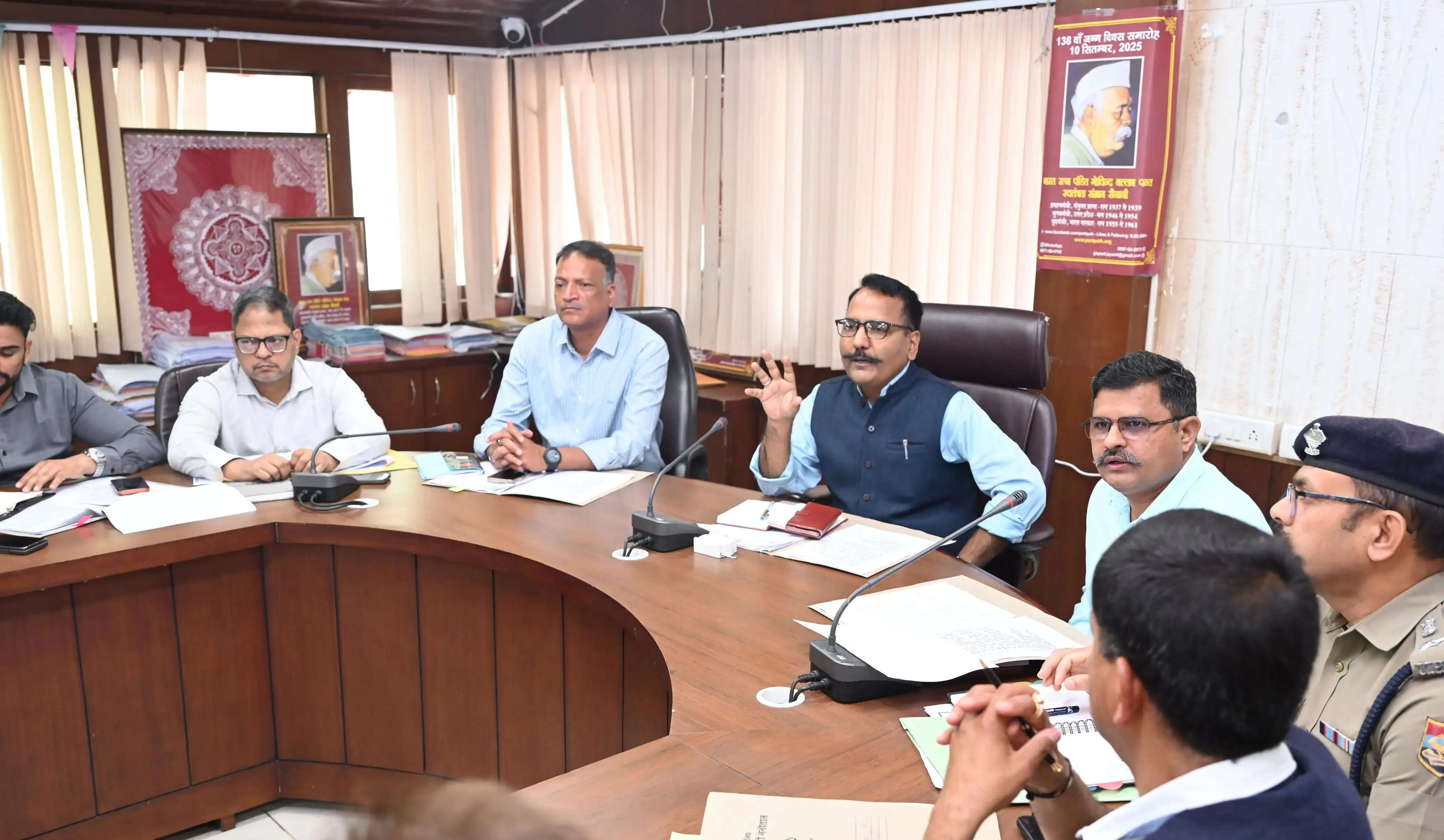 स्वास्थ्य सेवाओं पर जोर, संस्थागत प्रसव शत-प्रतिशत करने के निर्देश