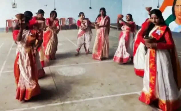 आसनसोल गर्ल्स कॉलेज में ‘आगमनी’ कार्यक्रम आयोजित
