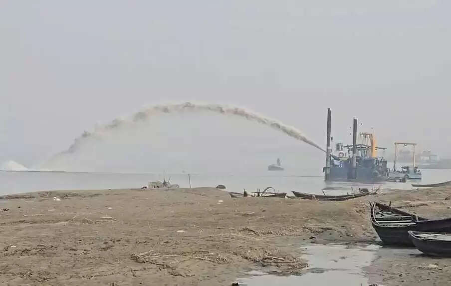 गंगा की धारा में सुधार कार्य शुरू, आईडब्ल्यूएआई टीम ने संभाला मोर्चा