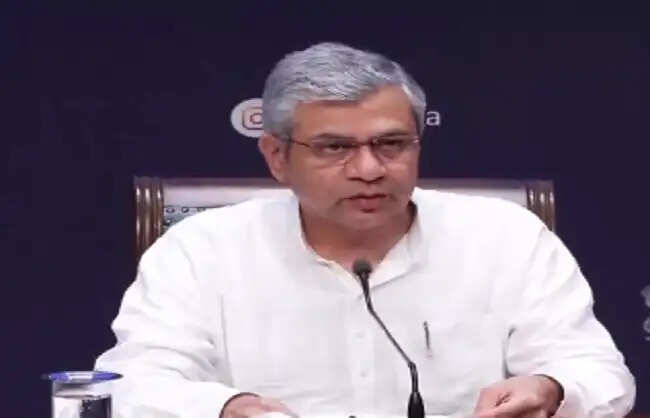 (कैबिनेट) आईडीबीआई बैंक के रणनीतिक विनिवेश को मंजूरी, 60.72 फीसदी हिस्सेदारी बेचेगी सरकार