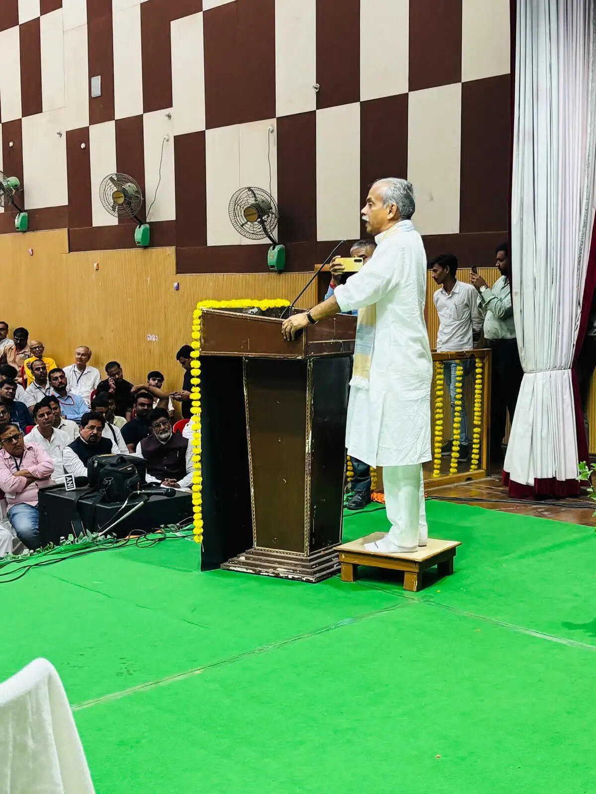 युवा रोजगार और व्यक्तिगत सफलता के साथ सामाजिक सरोकारों और नागरिक दायित्वों के प्रति भी रहें जागरूक : जे. नन्द कुमार