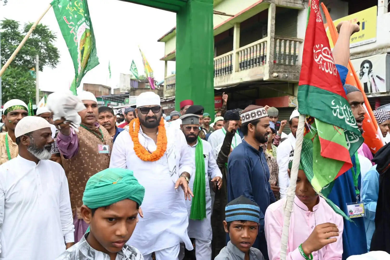 ईद-ए-मिलाद पर निकाला गया जुलूस