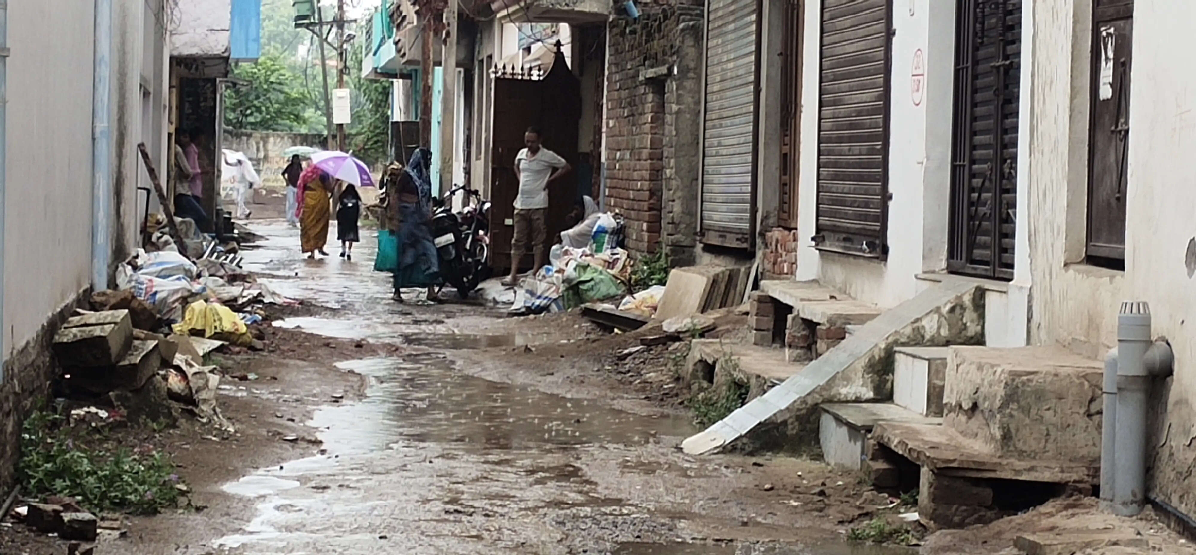 मुरैना में झमाझम फुहारों ने बदला मौसम, किसानों के लिए राहत बनकर बरसी बारिश