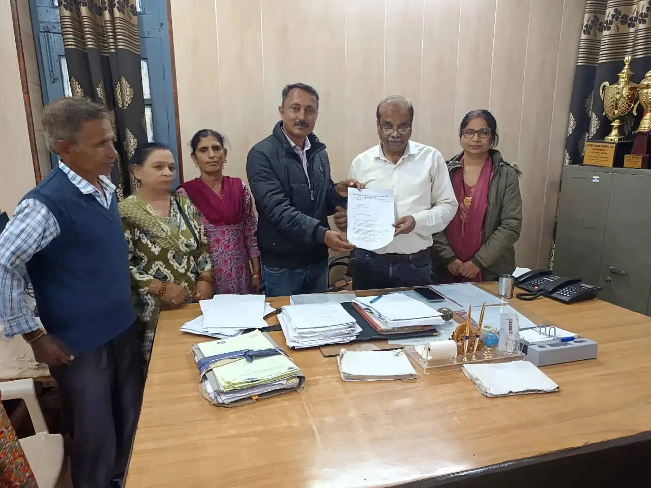 शिलाई ब्लॉक यूनियन ने प्रारंभिक शिक्षा निदेशक को सौंपा ज्ञापन, 12 महीने मानदेय की मांग