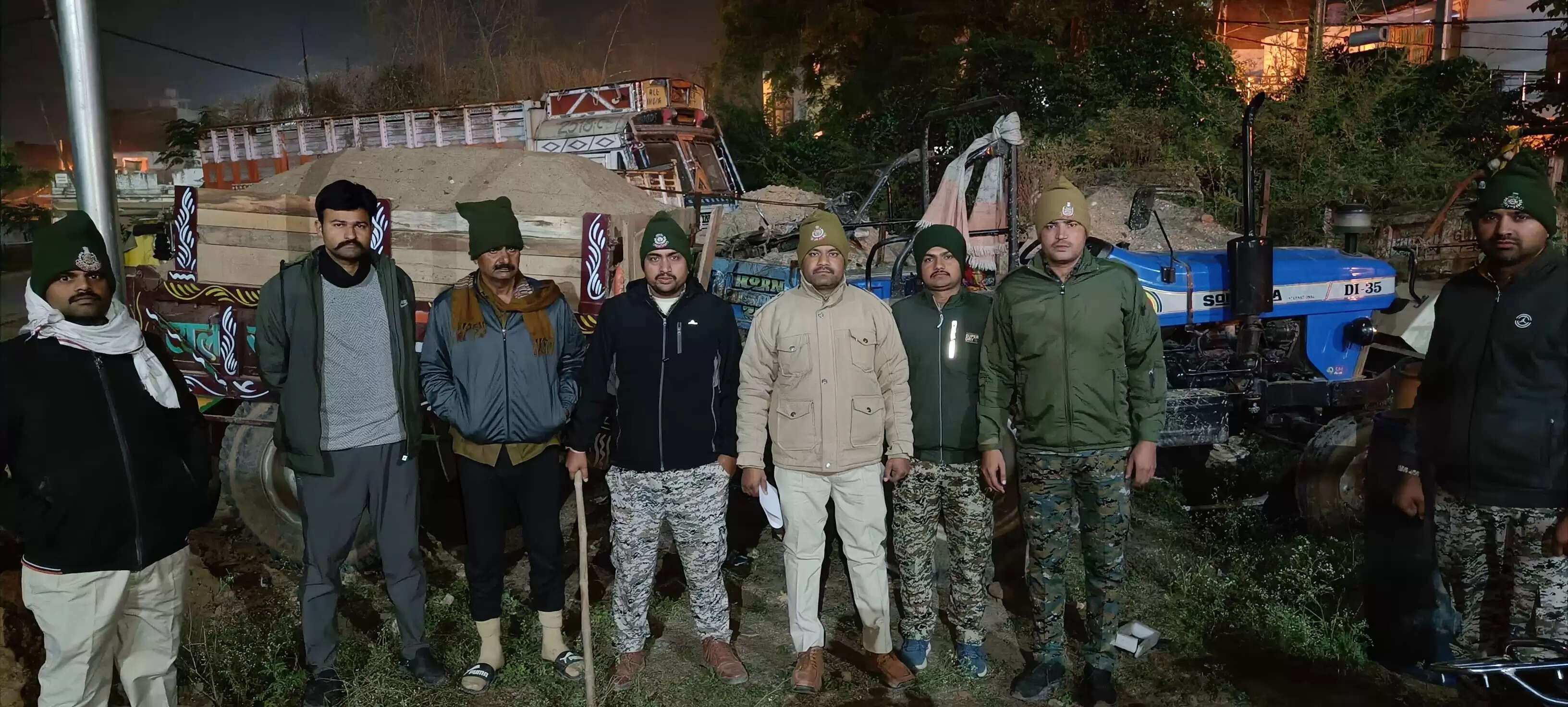 मुरैना: प्रतिबंधित क्षेत्र से रेत का अवैध परिवहन करते ट्रैक्टर-ट्राली पकड़े