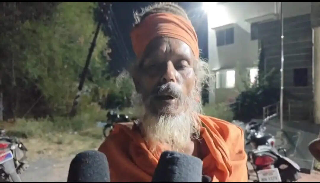 जबलपुरः गौरीघाट थाने पहुंचे सन्त ने लगाए शिवलिंग और स्वयं के अपमान के आरोप, कार्रवाई की मांग
