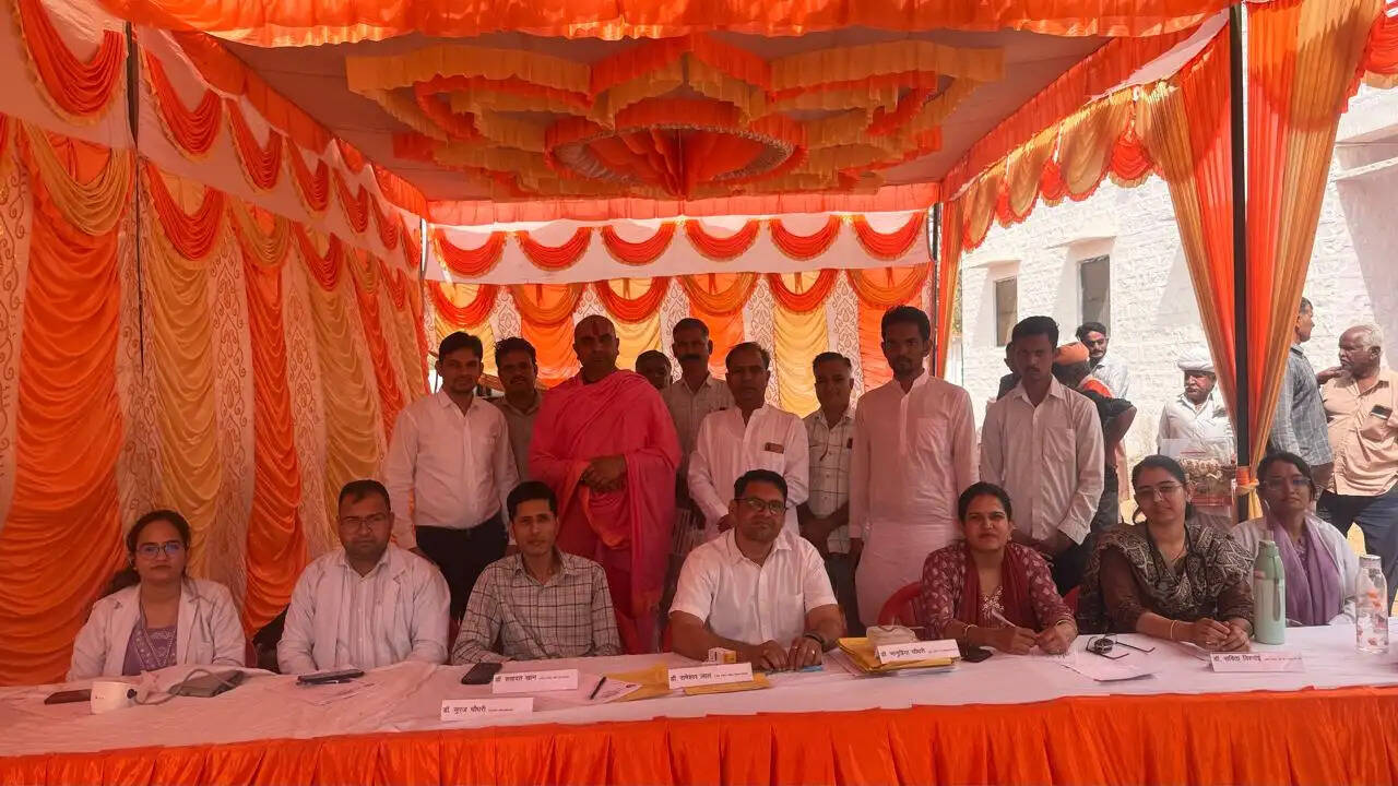 आयुर्वेदिक पद्धति से 172 रोगी लाभांवित, स्वास्थ्य परीक्षण