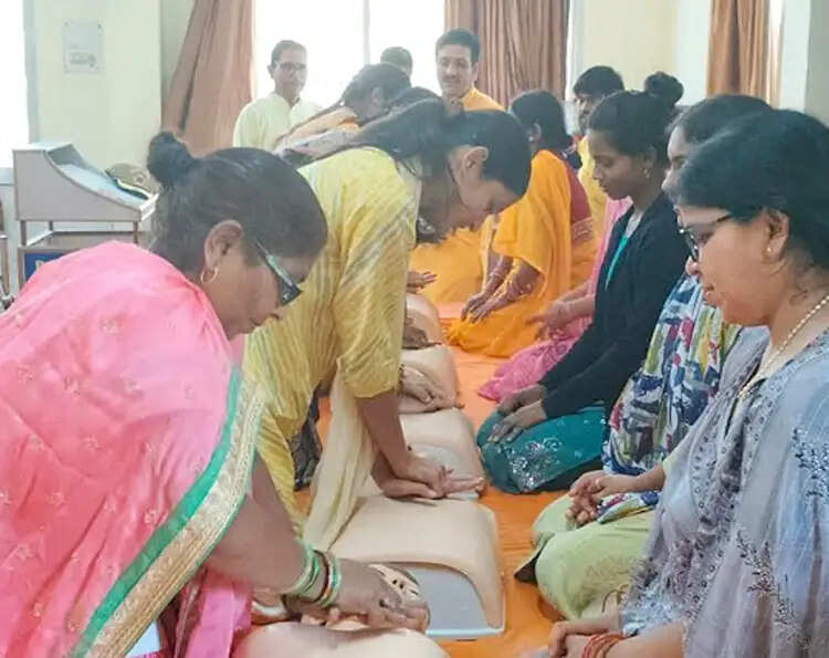 शांतिकुंज में युवाओं और महिलाओं ने सीखे जीवनरक्षक उपाय