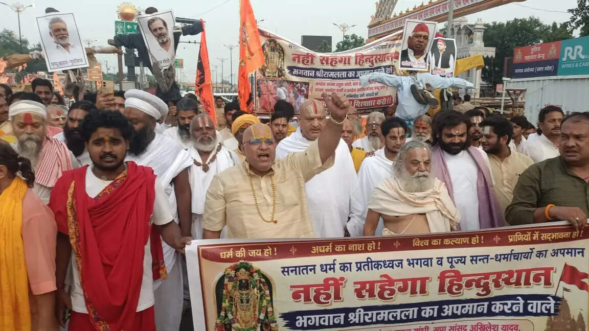 भगवा वेश में संसद में किए गए नाटकीय प्रदर्शन के विरोध में अयोध्या के संतों का आक्रोश मार्च, राष्ट्रपति को भेजा ज्ञापन