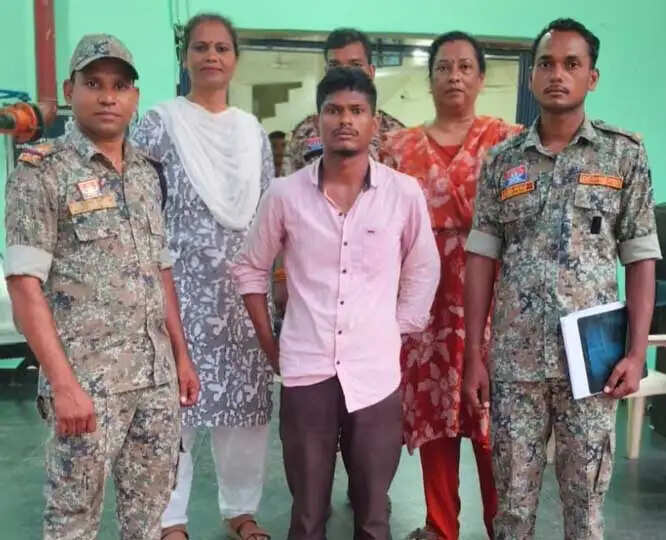 वोटर आईडी कार्ड देने के बहाने दुष्कर्म, आराेपित गिरफ्तार