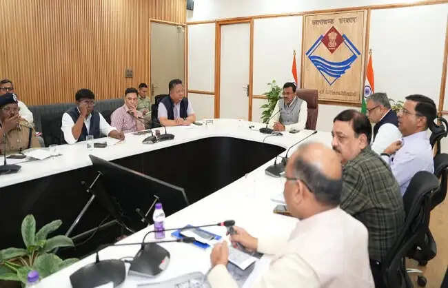 मानसून से पहले सड़कें हों गड्ढामुक्त, विभाग 24x7 अलर्ट मोड पर रहें : मुख्य सचिव
