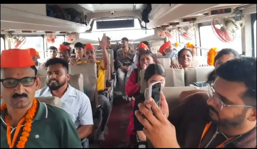 सोमनाथ स्वाभिमान यात्रा : चम्पावत से 45 श्रद्धालुओं का दल सोमनाथ धाम रवाना