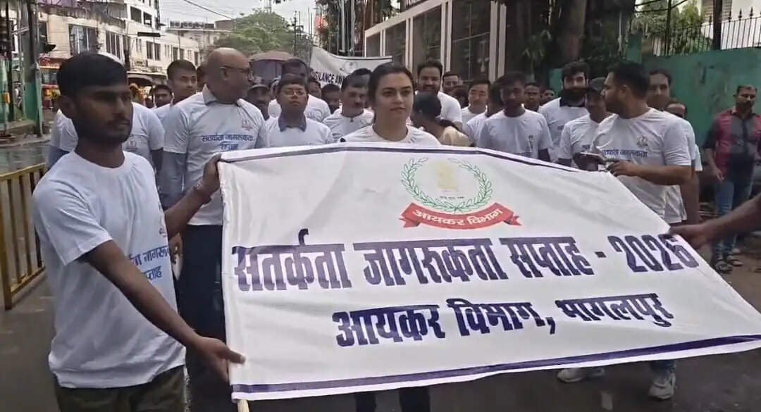 आयकर विभाग ने निकाली जागरूकता रैली, भ्रष्टाचार और रिश्वतखोरी के खिलाफ किया सचेत
