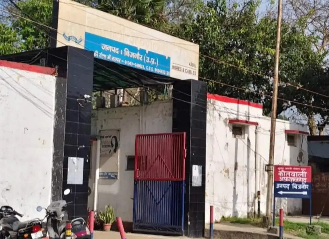 डाक विभाग में नौकरी दिलाने के नाम पर छह लाख रुपये ठगी का आरोप