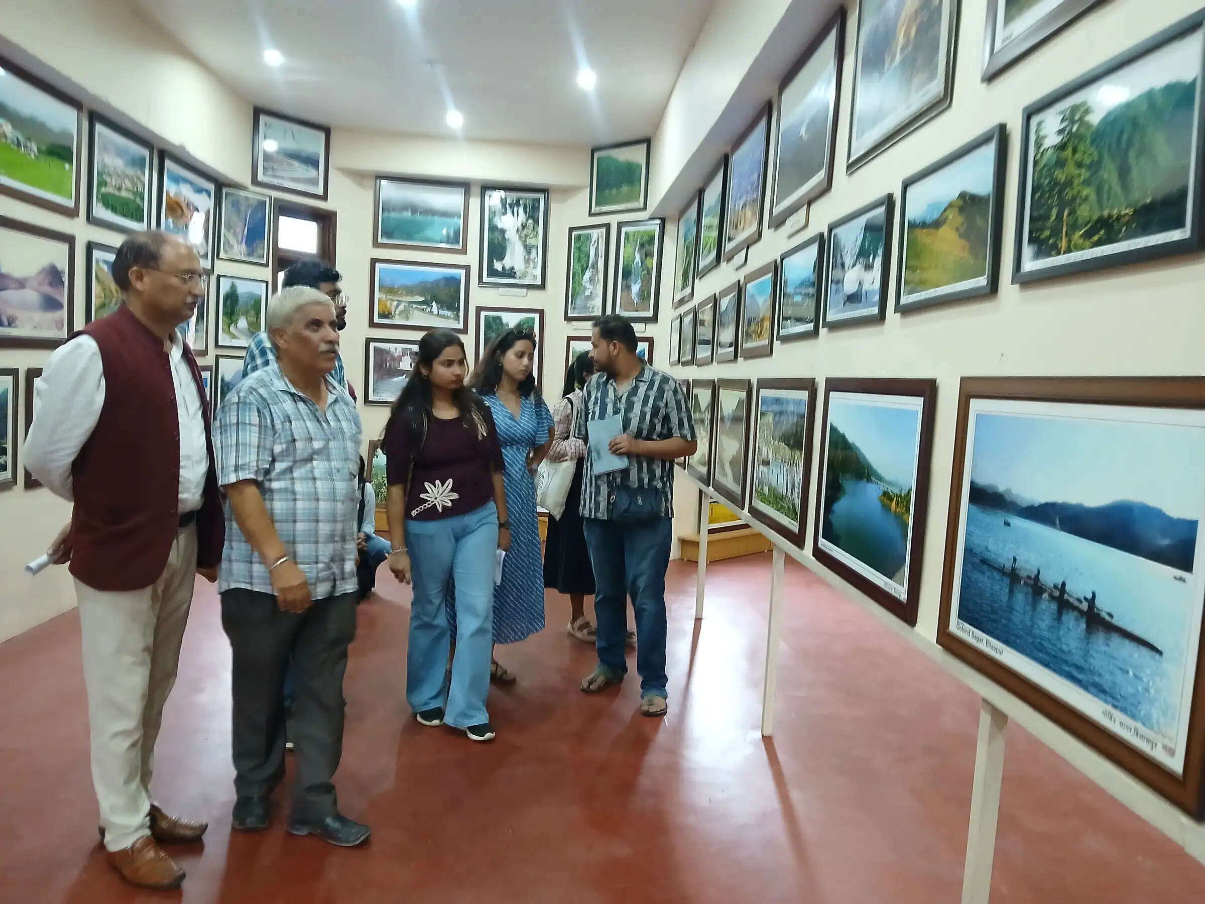 स्कूल ऑफ नेशनल प्लानिंग के प्रशिक्षुओं ने किया हिमाचल दर्शन फोटो गैलरी का भ्रमण