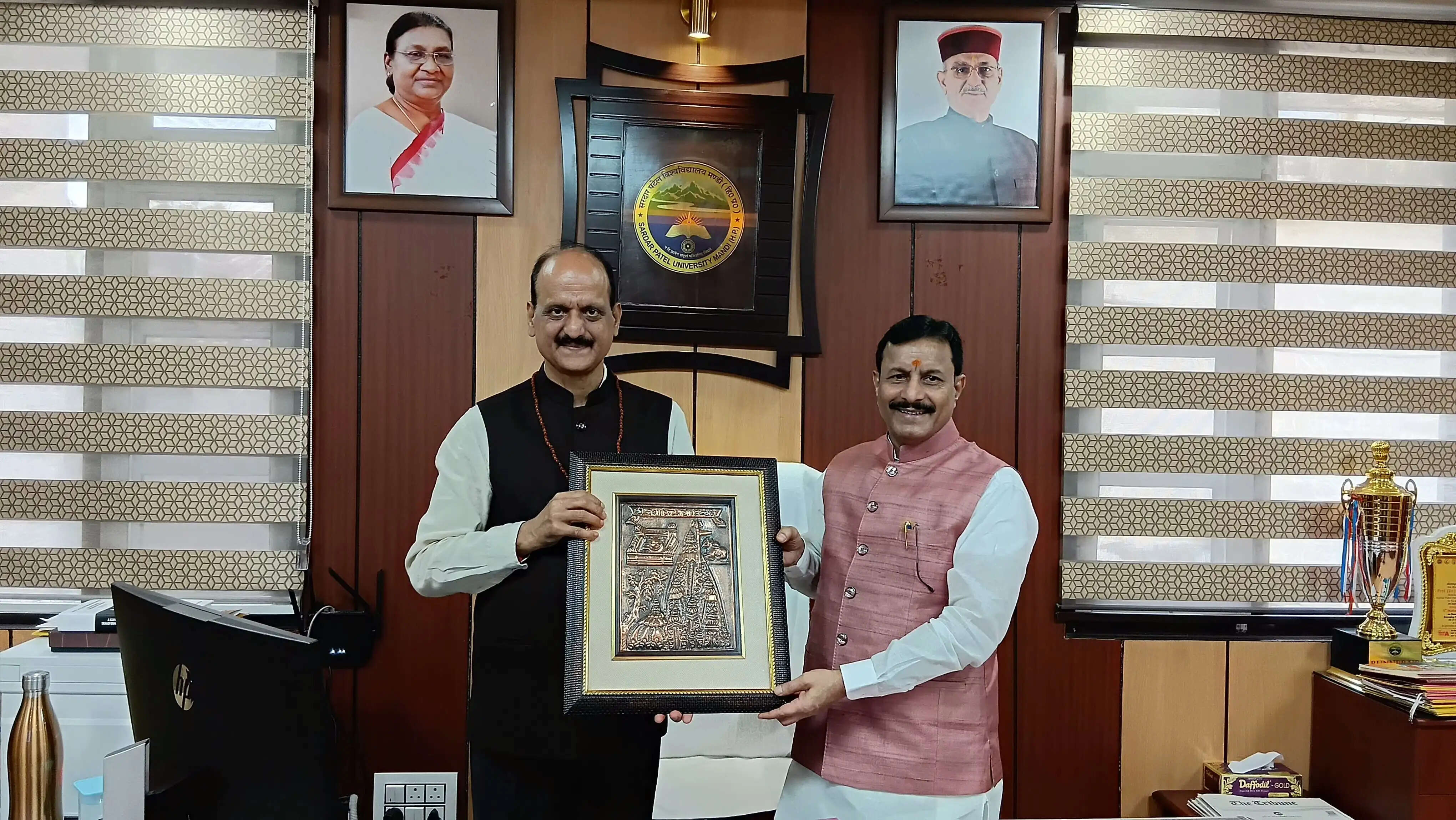 डिग्री के साथ संवाद कौशल, परिस्थितियों के अनुसार स्वयं को ढालने की क्षमता आवश्यक: प्रो. ललित अवस्थी