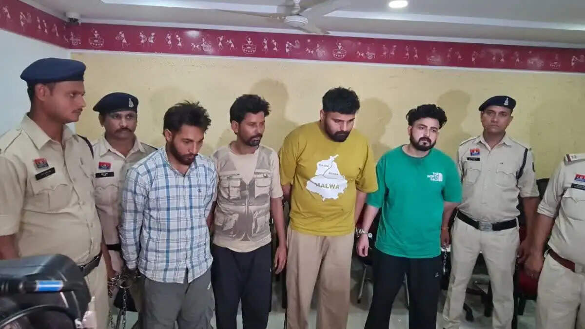 छत्तीसगढ़ : चार फरार हेरोइन तस्कर पंजाब से गिरफ्तार, 1१.82 ग्राम हेरोइन, कारतूस व पिस्टल जब्त