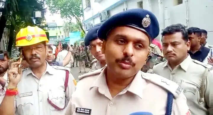 तारापीठ के होटल में भीषण आग, प्रत्यक्ष दर्शियों ने बताया आखिर कैसे नींद में मौत ने दी दस्तक