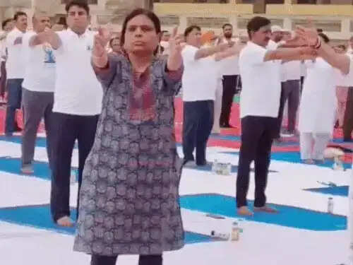 फरीदाबाद में भाजपा प्रदेशाध्यक्ष अर्चना गुप्ता ने किया योग