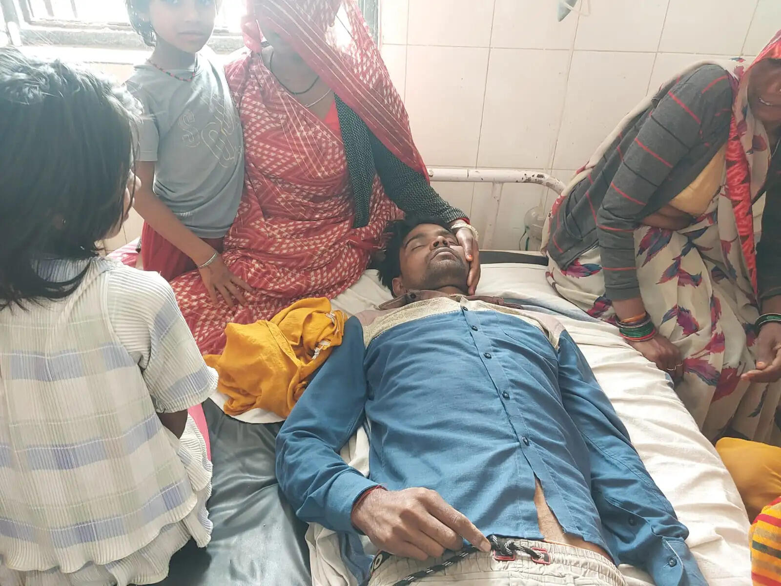 मकान निर्माण के दौरान हाई टेंशन लाइन की चपेट में आने से युवक की मौत