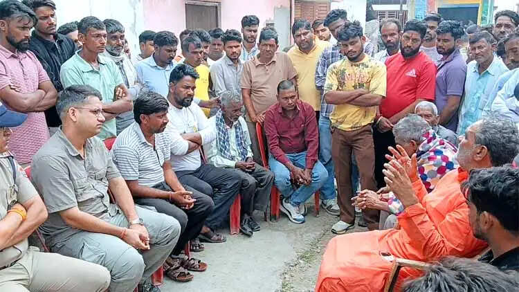 हाथी के हमले में जान गंवाने वाले किसान के परिवार को तीन लाख की सहायता